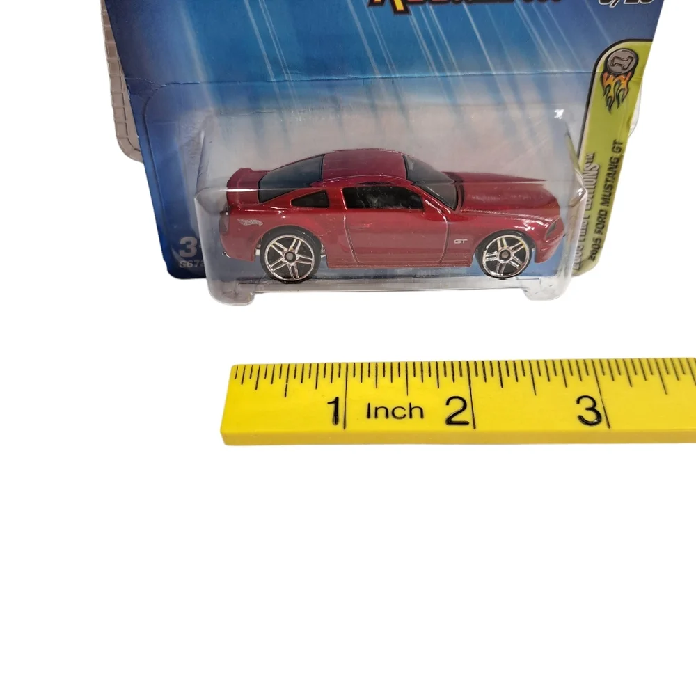 Hot Wheels 2005 Red‎ Ford Mustang Realistix GT New 6/20 L2